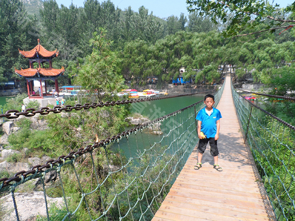 萬泉湖吊橋