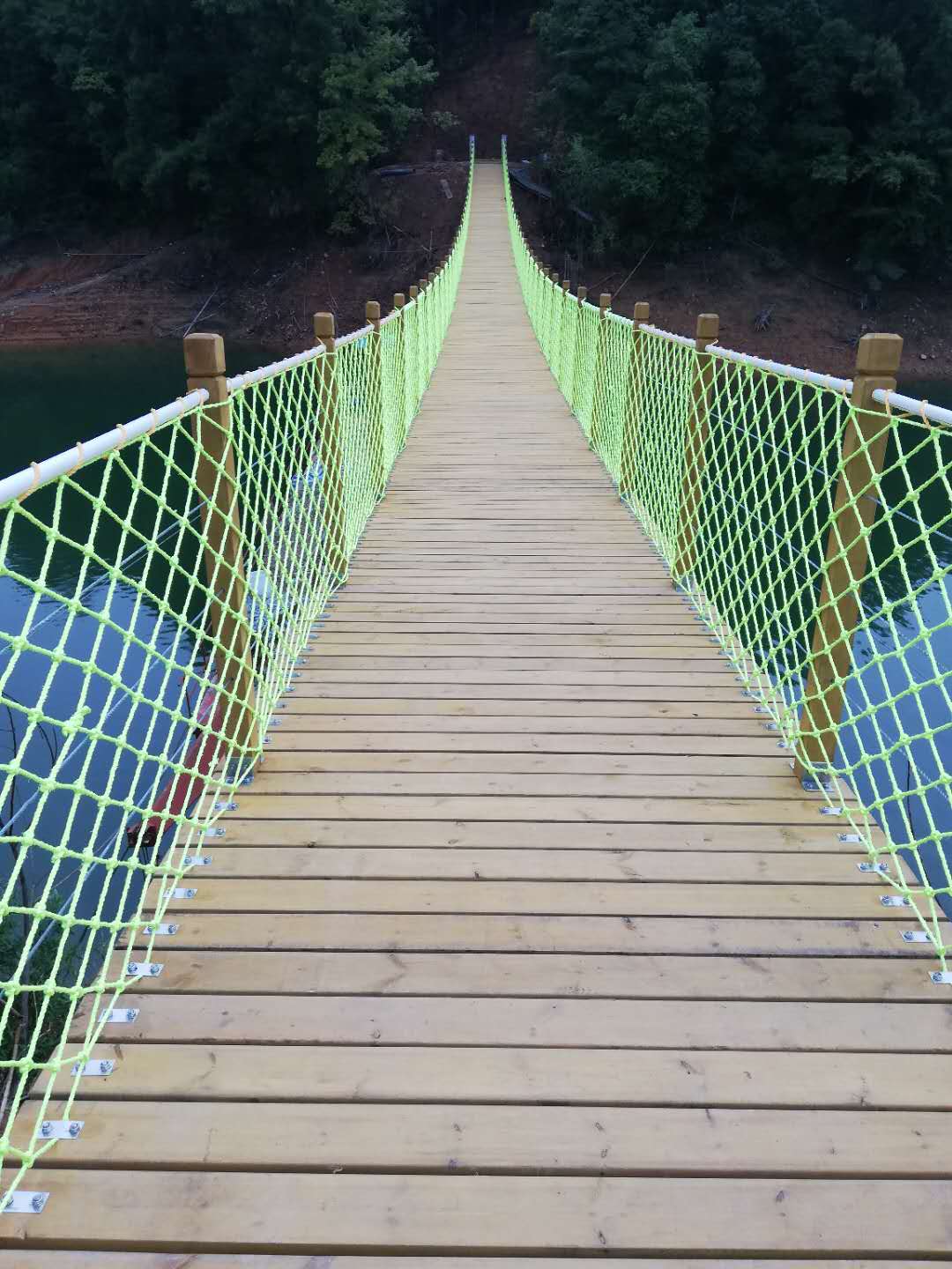 吊橋廠家分析大跨度吊橋的安裝方法